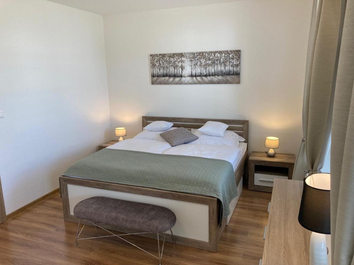 Apartmany Rubin Nesvady Luaran gambar