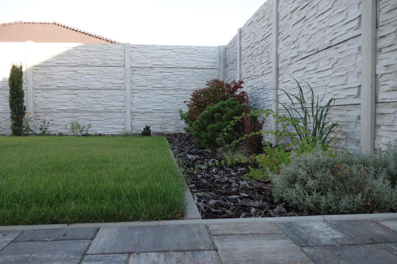 Apartmany Rubin Nesvady Luaran gambar